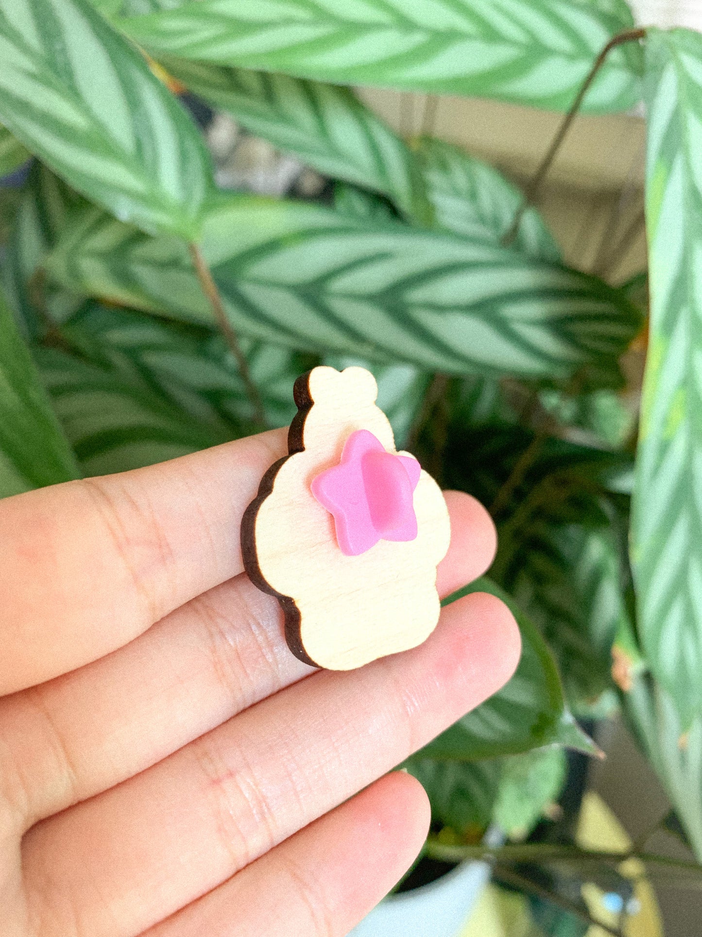 Apple Appa Wooden Pin